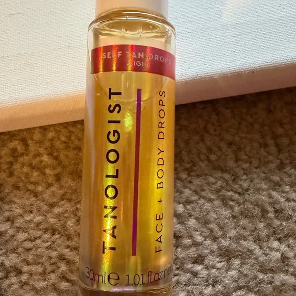 Isle of Paradise Holographic Tanning Mitt with Tanologist Drops - Picture 5 of 6